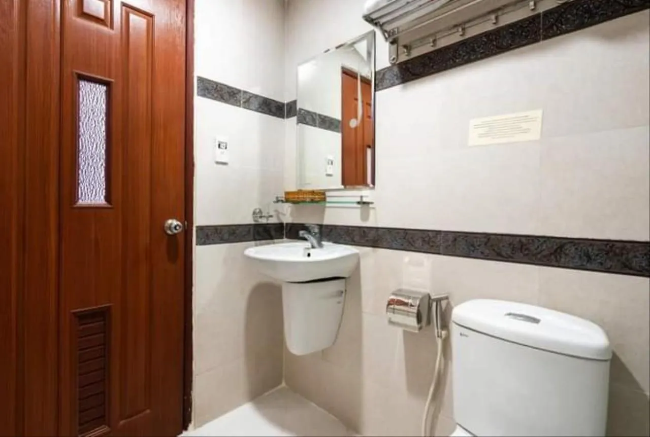 Hotel Dinh Dinh Saigon Airport Hotel-74A Giai Phong Ho Chi Minh City
